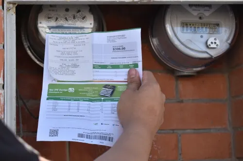 Vecinos del sur de la capital denuncian cobros excesivos en el servicio de CFE