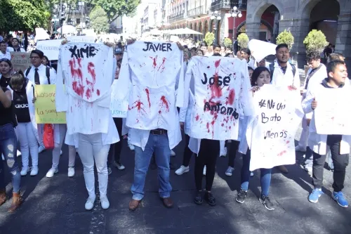 BUAP respalda marcha de estudiantes
