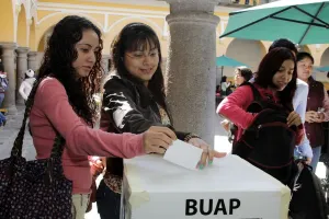 Exhortan alumnos BUAP a candidatos cumplir con propuestas al ganar direcciones