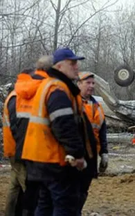 Hallan rastro de explosivos en avión en el que murió presidente polaco