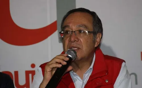 Santín descarta que en asambleas hayan discutido revocación de mandato de Claudia Rivera