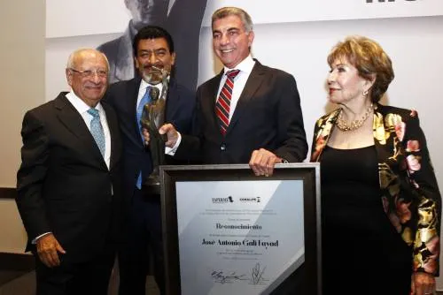 Refrenda Tony Gali compromiso con la libertad de expresión