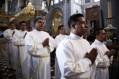Arzobispo ordenó a tres sacerdotes y ocho diáconos