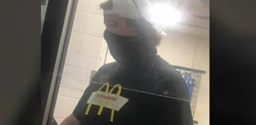 La enorme propina que una mujer juntó para empleado de McDonald’s que le pagó la cena