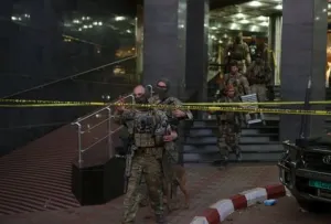 Toma de hotel por yihadistas deja 27 rehenes muertos en Mali