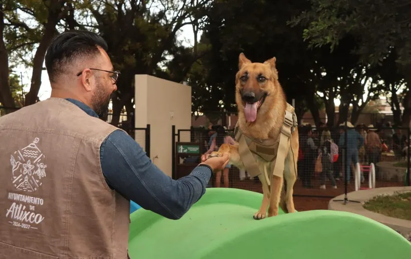 Ariadna Ayala inaugura el primer parque para mascotas en Atlixco 