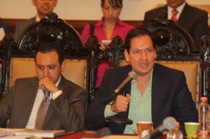 Pide regidor Kuri Carballo continuar con retiro de informales