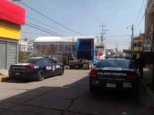Policías Federales recuperan tractocamión con combustible robado
