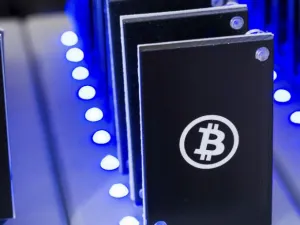 Bitcoin sufre caída del 30 por ciento