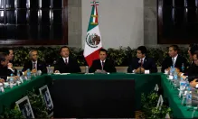Moreno Valle le regaló a Peña Nieto un juego de té de Talavera