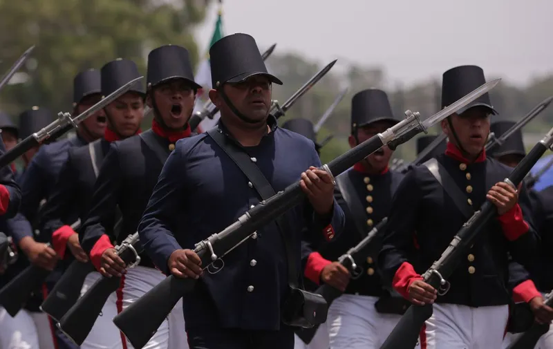 desfile-del-5-de-mayo-contingentes