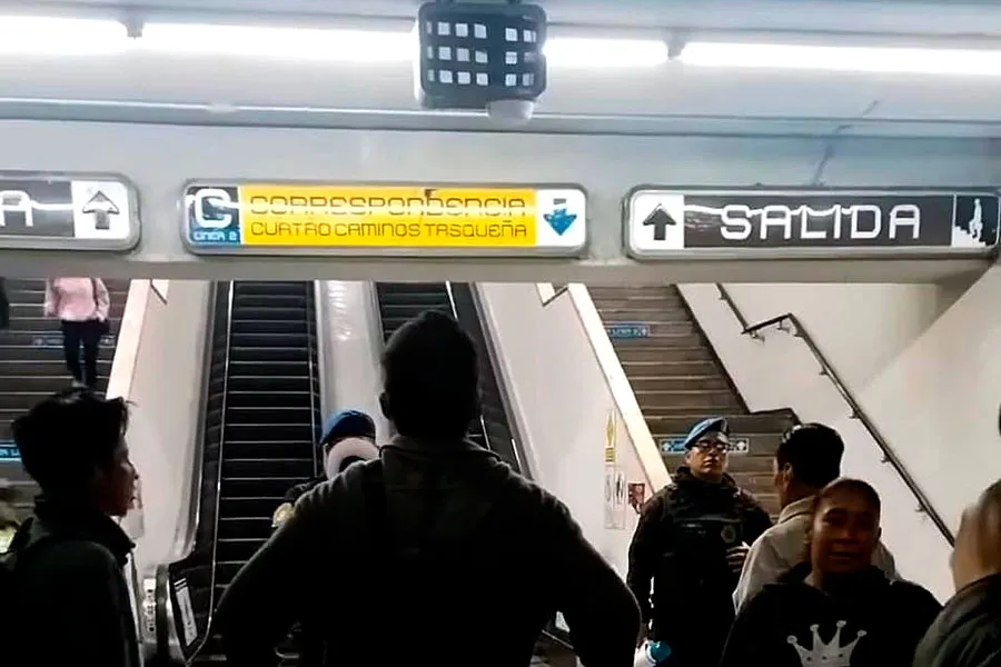 Metro Chabacano Persona A Las Vias