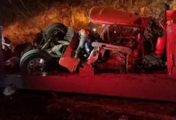 Muere conductor al volcar dos unidades de carga en autopista Puebla-Veracruz