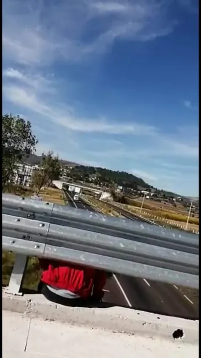 Policías de Ocoyucan evitan suicidio de hombre en Periférico