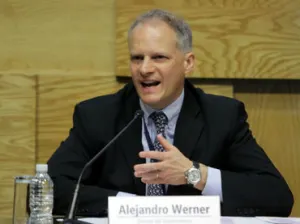 Ajuste fiscal y reestructura de Pemex deben continuar: FMI