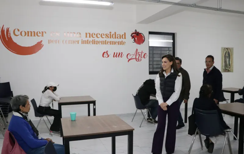 Convive MariElise Budib con usuarios del Dormitorio Municipal 