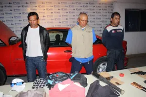 Policía Municipal captura a tres sujetos por robo y portación de arma de fuego