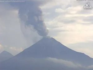 Volcán de Colima registra explosión y columna de mil 500 metros de altura
