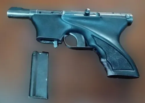 Detiene a cuatro personas por posesión ilegal de arma de fuego