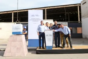 Tony Gali coloca primera piedra del Mercado de Pescados y Mariscos