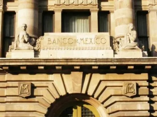 Por efectos de sismos, Banxico reduce estimación de crecimiento de 2017