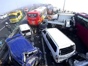 Choque múltiple causa al menos 21 muertos en Egipto