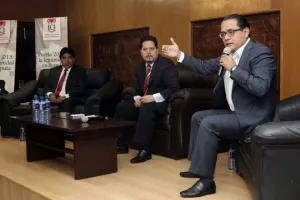 Micalco no llegó a debate organizado en el Instituto de Ciencias Jurídicas