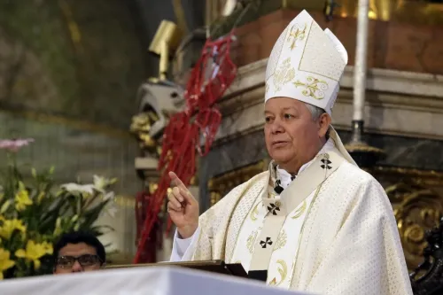 Analiza el Arzobispo a los últimos cinco Papas