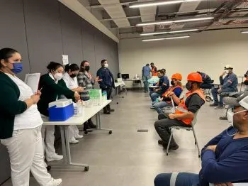 IMSS vacuna contra COVID-19 a trabajadores de empresas en el país
