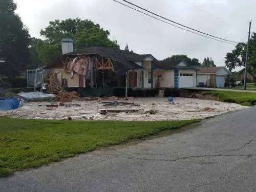 Socavón se ‘traga’ dos casas en Florida