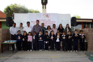Néstor Camarillo inicia entrega de desayunos fríos a escolares