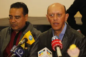 Culpa Lastiri a fundación de promocionar su imagen y desdeña críticas