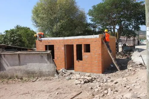 Sólo 30% de viviendas que serían reconstruidas por afectados del sismo han concluido trabajos