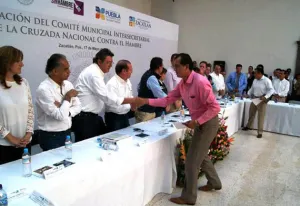Entrega gobierno de EPN red de agua potable en San Miguel Tenango