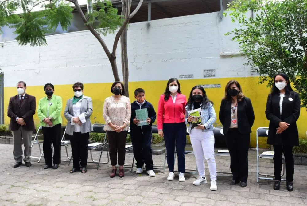 Ayuntamiento de Puebla entrega libros a niñas, niños y jóvenes de colonia Maestro Federal