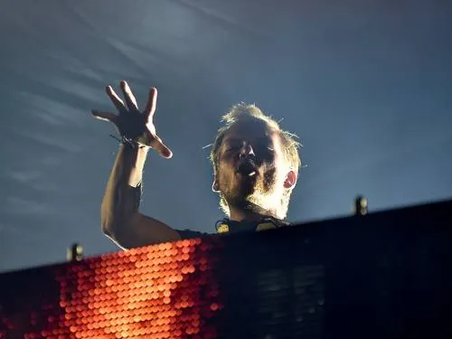 Avicii se suicidó tras hacerse cortes con un cristal afilado
