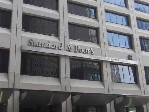 Standard & Poor’s mejora perspectiva de México de negativa a estable