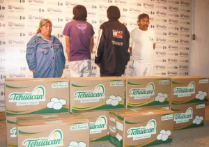 Policía Municipal aseguró a cuatro personas con camioneta y mercancía robada a empresa avícola