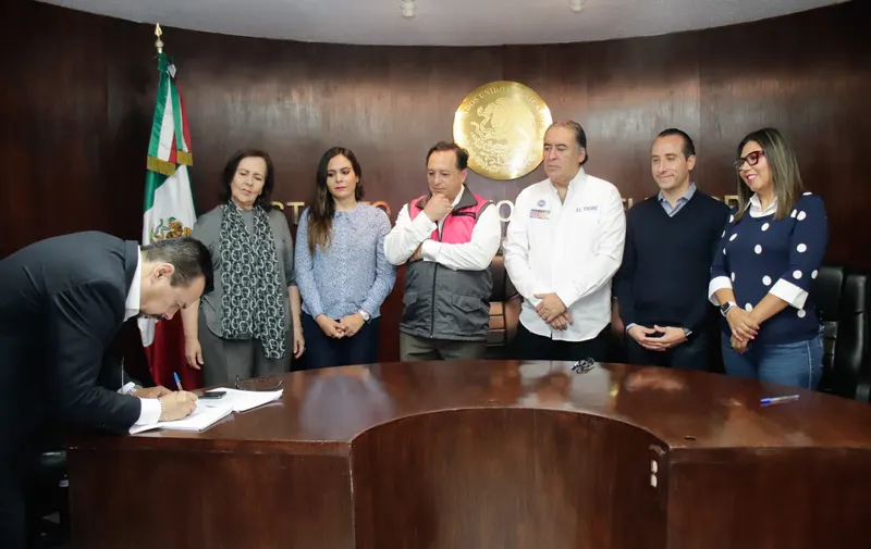Panitas presentan queja en el INE