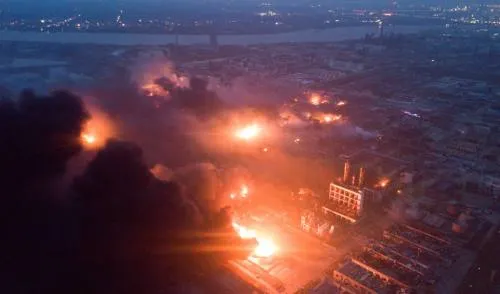 Al menos 44 muertos tras explosión de polígono industrial en China