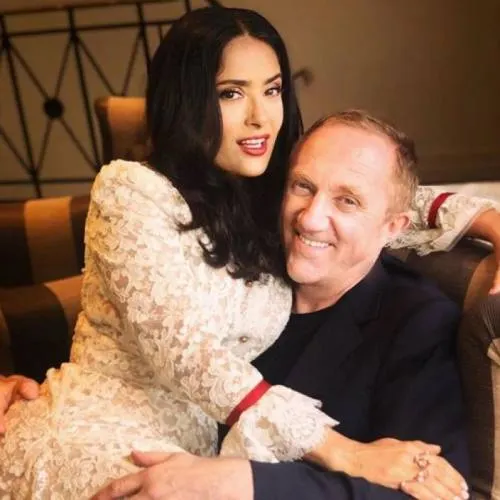 Salma Hayek impresiona al posar sin filtros ni retoques en bikini