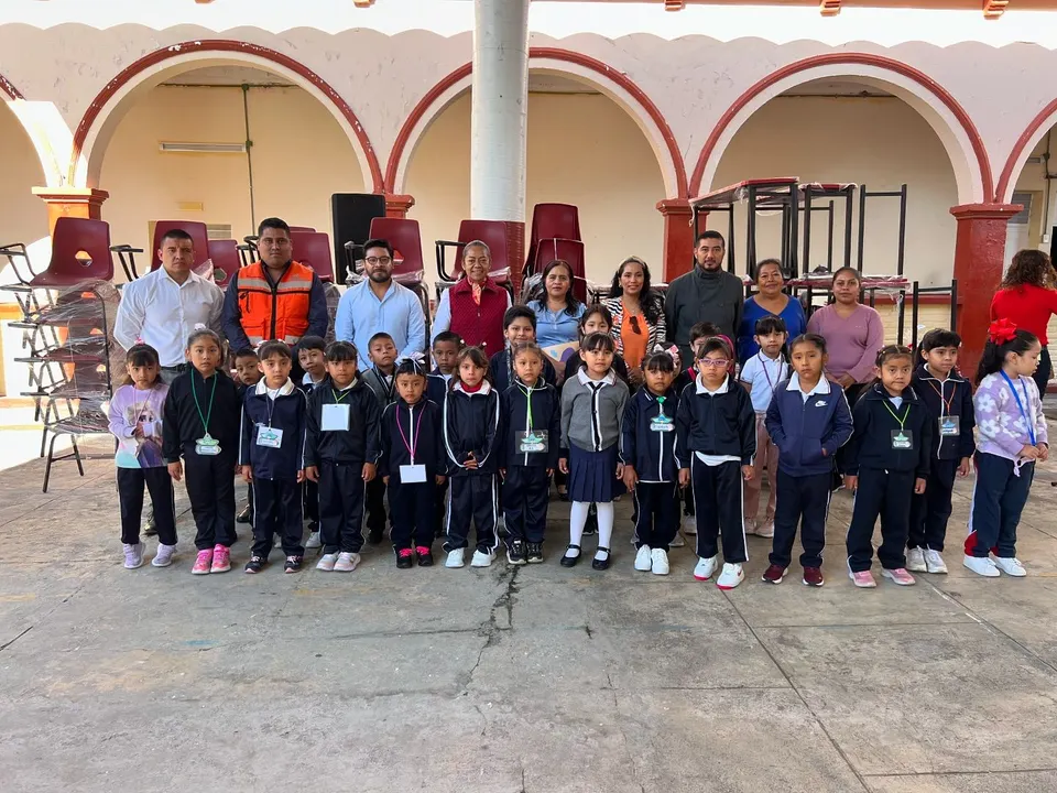 Ariadna Ayala entrega apoyos educativos y así da inicio al ciclo escolar 2024-2025