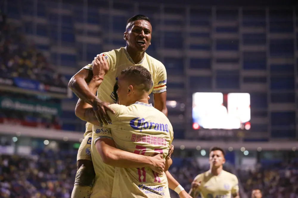 América golea al Puebla en el estadio Cuauhtémoc