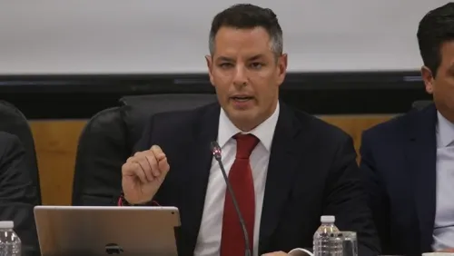 Alejandro Murat se aisla voluntariamente; su secretario particular dio positivo a Covid-19