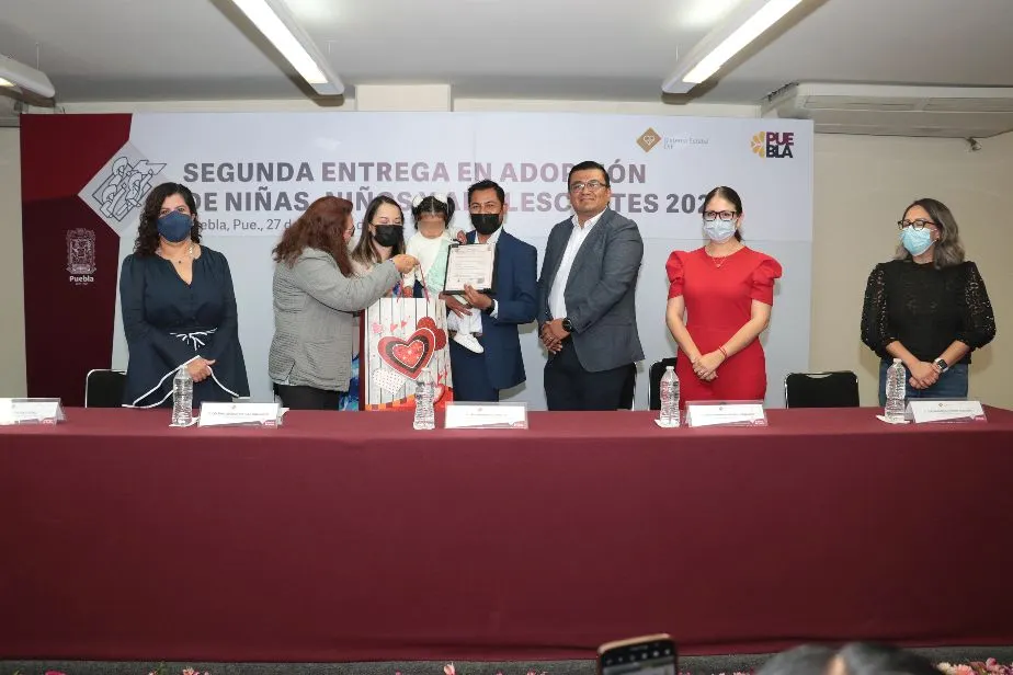 Realiza SEDIF segunda entrega de menores de edad en adopción