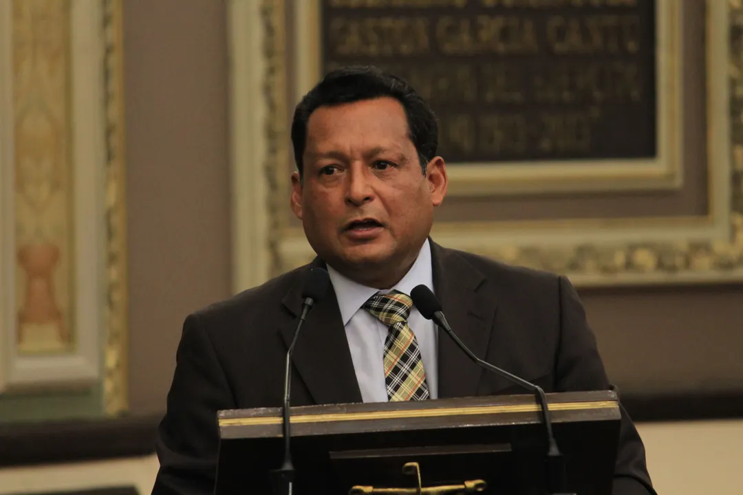 Ignacio Alvízar Linares se encuentra prófugo por la estafa en la adquisición de uniformes y calzado