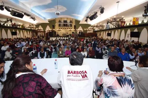 Barbosa se reúne con maestros