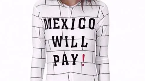 Piden a Amazon retirar un “disfraz de muro” con la frase “México pagará”