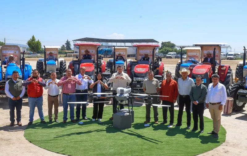 Gobierno de Puebla cumple un sueño: 27 módulos de maquinaria, drones y tractores