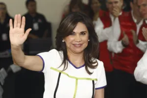 La Senadora In Extremis Regresa por la Puerta de Servicio (¡Piedad, piedad!)